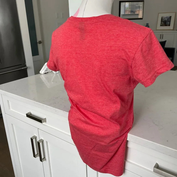 Initial Attraction SS V Nk Maple Leaf Print Poly Blend T Shirt Top Red Sz L NWOT - Picture 8 of 11